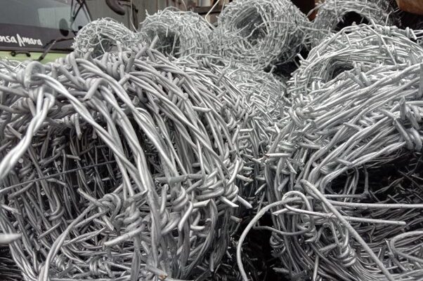 Kawat Duri - Dinamis Inti Sejahtera